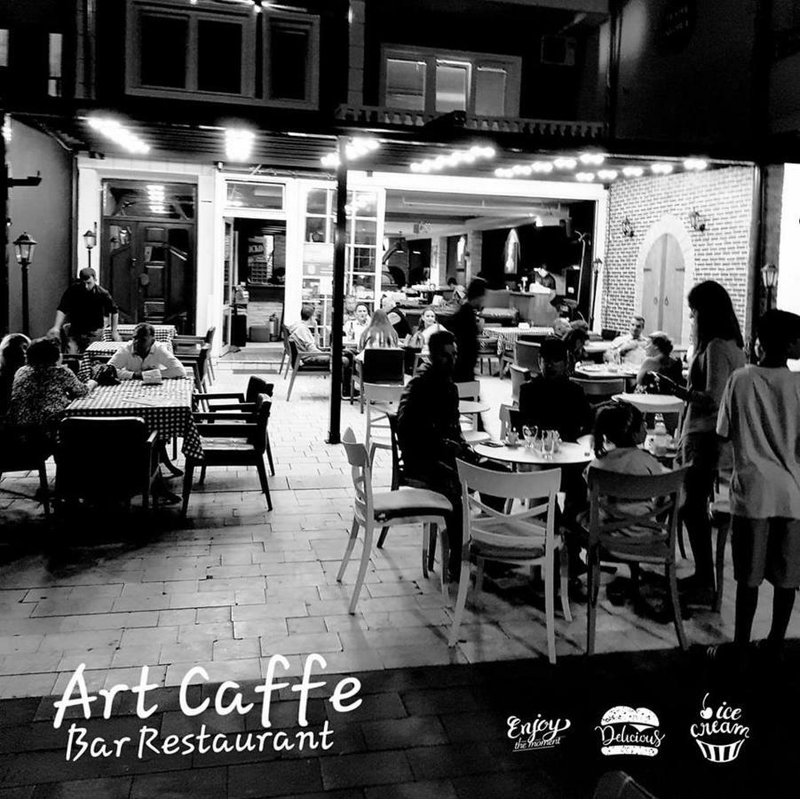 Art Theatre Caffe Hotel สตรูกา ภายนอก รูปภาพ
